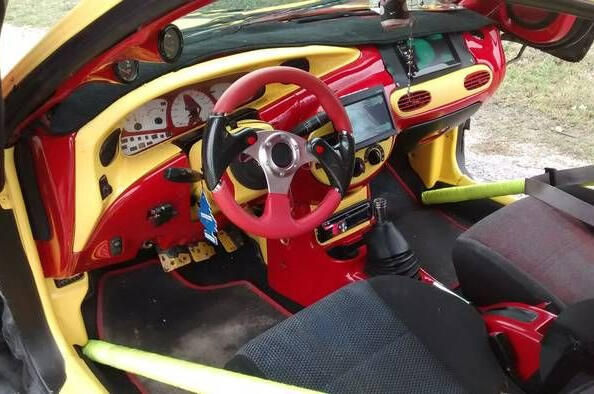 Los 5 errores principales al tunear el interior de un coche: cómo evitarlos
