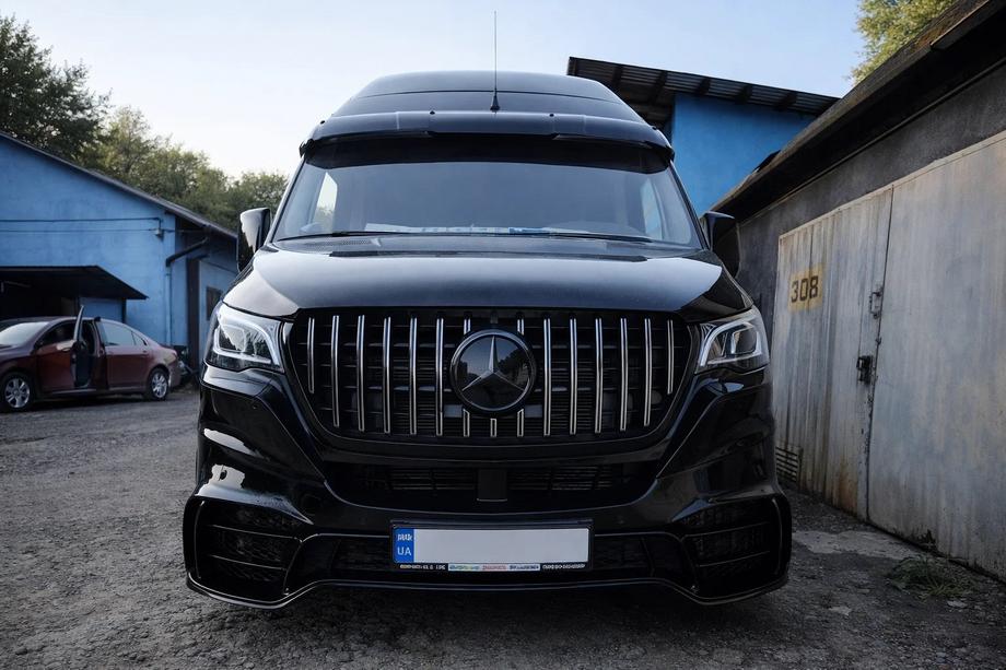 Mercedes Sprinter W907/W910 2018- Parachoques delantero con rejilla V2 (AMG) Image