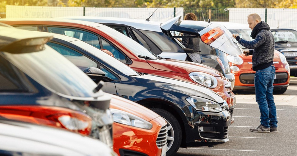 A qué hay que prestar atención al comprar un coche usado