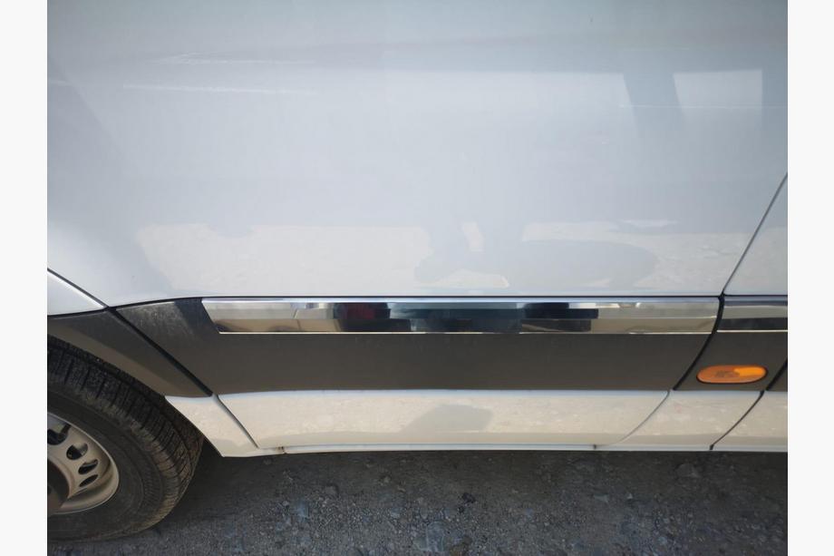 Mercedes Sprinter W907/W910 2018- Molduras de Puerta de Acero Inoxidable (10 uds, ExtraLong) Image