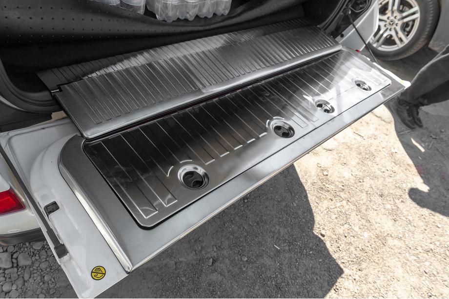 Toyota Land Cruiser 200 2007-2021 Juego de insertos de maletero en acero inoxidable Image