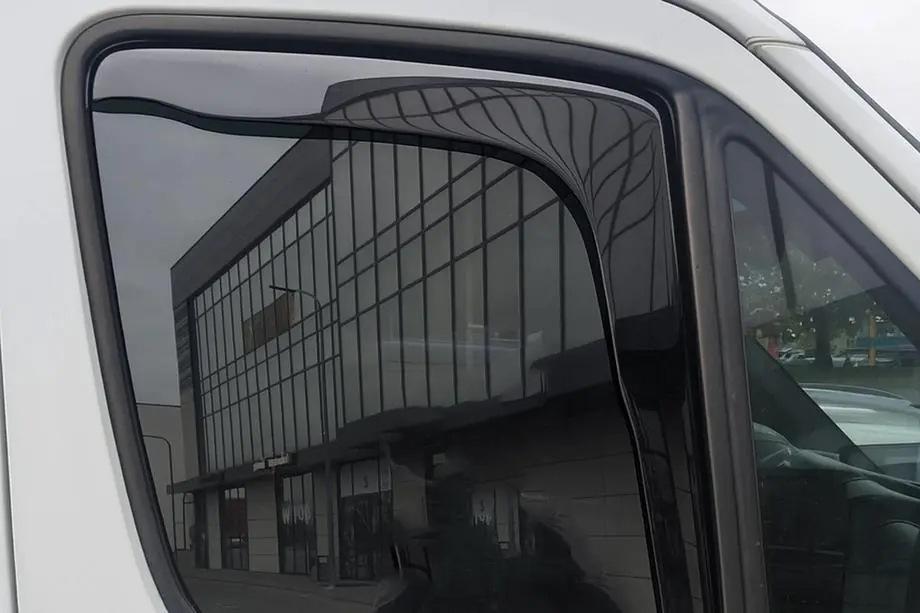 Mercedes Sprinter W906 2006–2018 Deflectores de viento insertables Niken Luxury (2 uds) Image