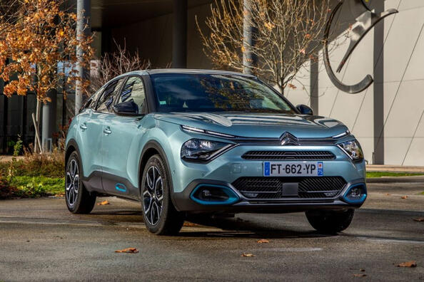 Revisión del hatchback cruzado eléctrico Citroen e-C4