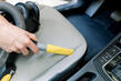 ¿Cómo limpiar lugares de difícil acceso en el coche? foto 1