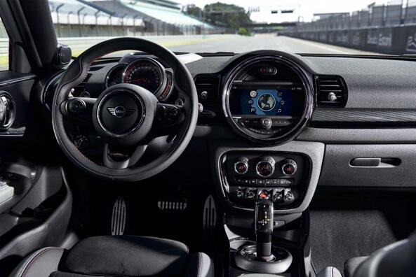 Revisión del familiar de alto rendimiento MINI John Cooper Works Clubman Foto 5