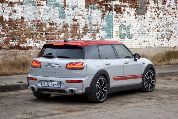 Revisión del familiar de alto rendimiento MINI John Cooper Works Clubman Foto 3