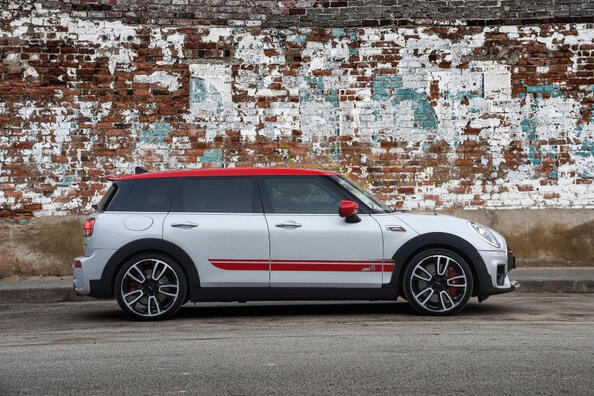 Revisión del familiar de alto rendimiento MINI John Cooper Works Clubman Foto 2