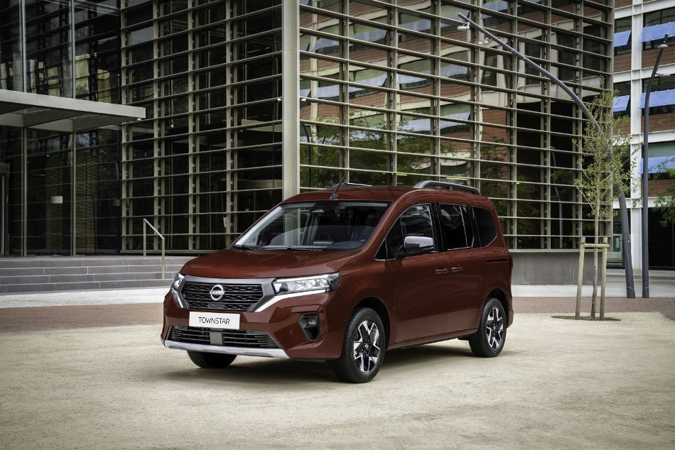 Nissan Townstar Combi: revisión de una minivan práctica