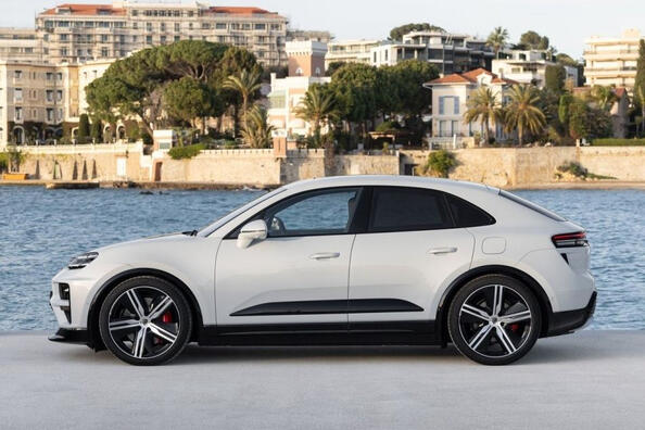 Revisión de la segunda generación del crossover Porsche Macan Electric 2024 Foto 3