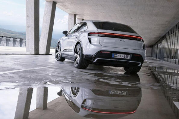 Revisión de la segunda generación del crossover Porsche Macan Electric 2024 Foto 4
