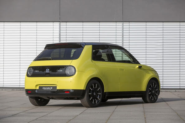 Honda e hatchback: una revisión de un automóvil eléctrico compacto de alta tecnología Foto 4