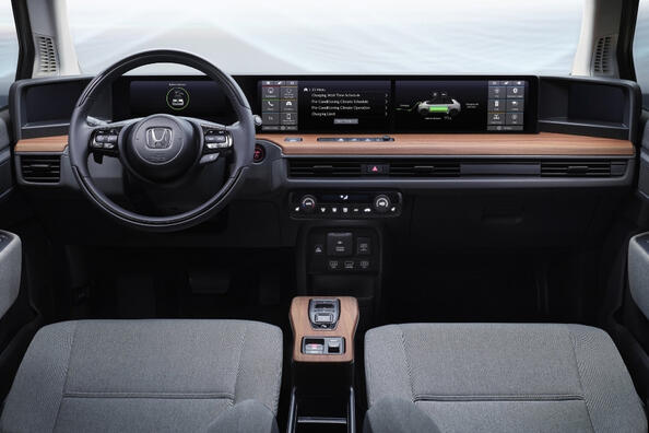 Honda e hatchback: una revisión de un automóvil eléctrico compacto de alta tecnología Foto 6