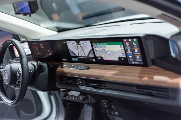 Honda e hatchback: una revisión de un automóvil eléctrico compacto de alta tecnología Foto 5