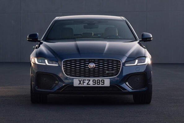 Sedán premium Jaguar XF: lujo en los detalles