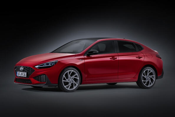 Revisión del elegante Hyundai i30 Fastback liftback