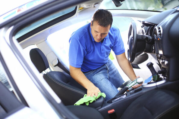 Un interior limpio es el orgullo del propietario de un automóvil: elegimos productos químicos para automóviles