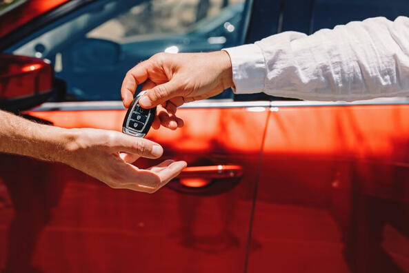 ¿Cómo ahorrar dinero al comprar un coche nuevo?