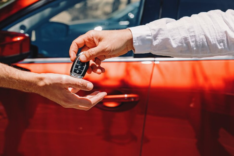 ¿Cómo ahorrar dinero al comprar un coche nuevo?