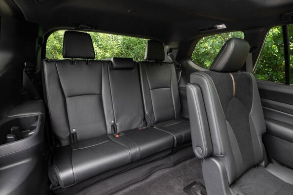 Revisión del crossover grande Toyota Grand Highlander Foto 7
