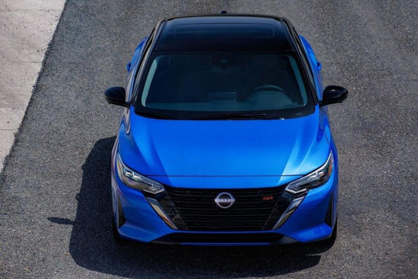 Nissan Sentra 2023: un sedán de gama media con un aspecto actualizado Foto 1