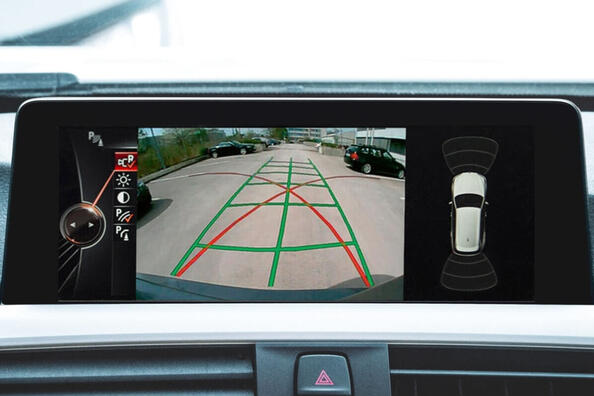 Elegimos una cámara de visión trasera para el coche.