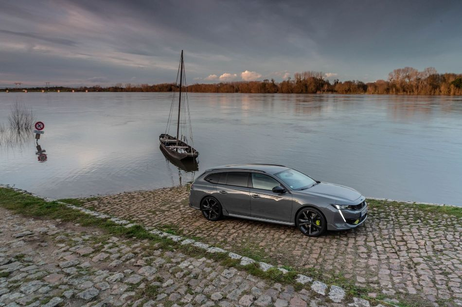 Revisión de la camioneta híbrida Peugeot 508 SW PSE de 360 caballos