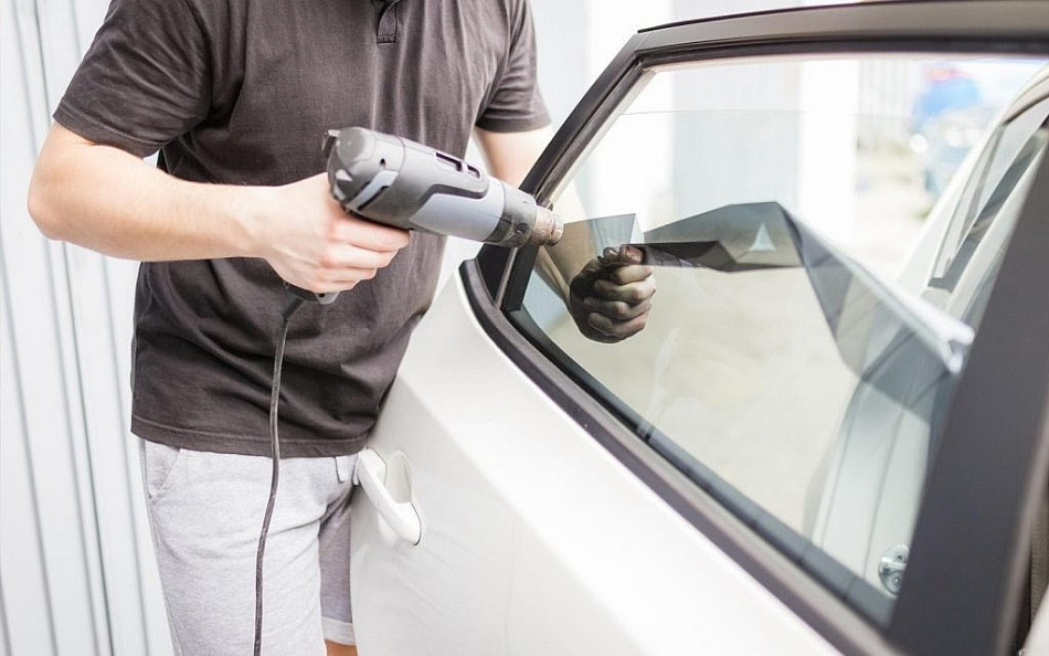 ¿Estás cansado de tonificar? Quitamos la película vieja del coche con nuestras propias manos.