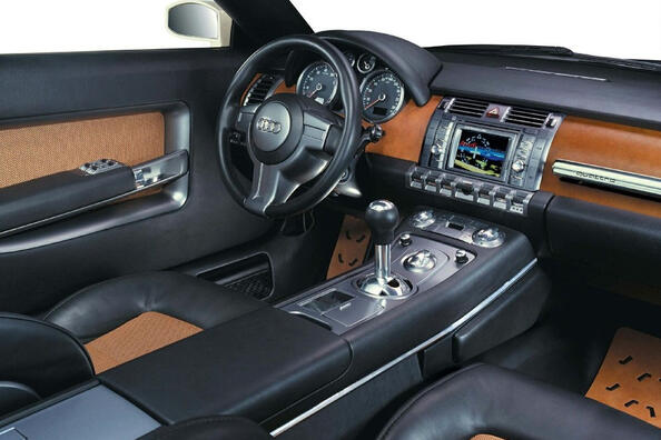 ¿Qué hacer si el interior del coche hace ruido?
