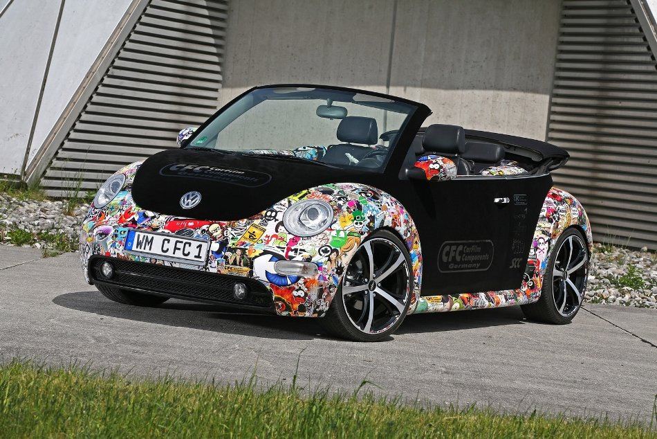 Coches con pegatinas que bombardean: ¿desafío brillante o mal gusto?