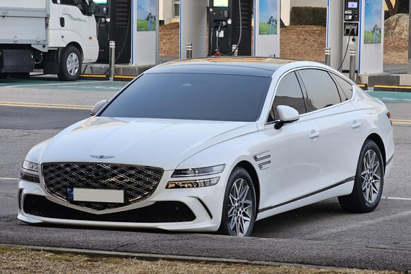 Revisión del Genesis G80 2023: el sedán premium coreano actualizado se volvió más brillante