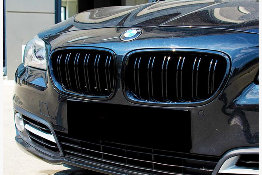 BMW 5 Series F10/F11 2010–2016 Riñones M-Look (Negro Brillante) Foto 1