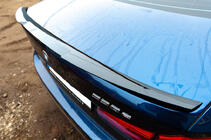 BMW Serie 5 G30/G31 2017–2023 Alerón M4-Style (Negro Brillante) foto 3