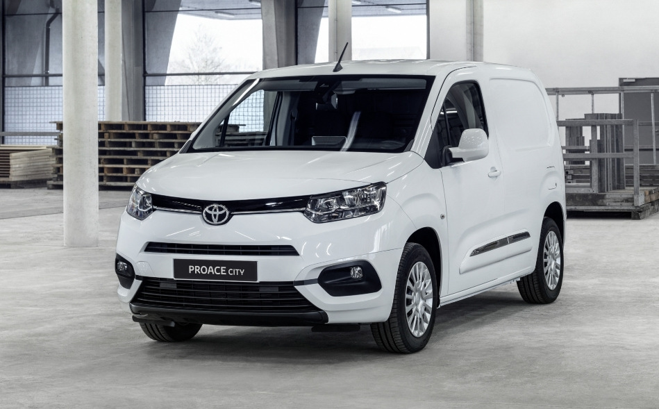 Revisión de la camioneta compacta Toyota Proace City Van