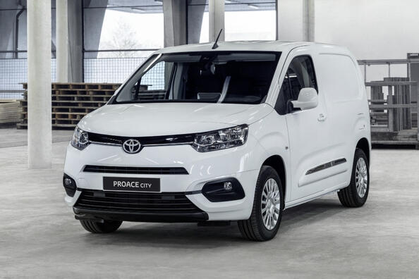 Revisión de la camioneta compacta Toyota Proace City Van