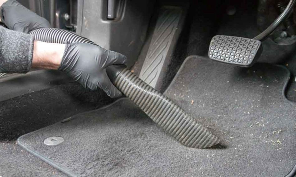 Cómo limpiar alfombrillas de coche: métodos probados