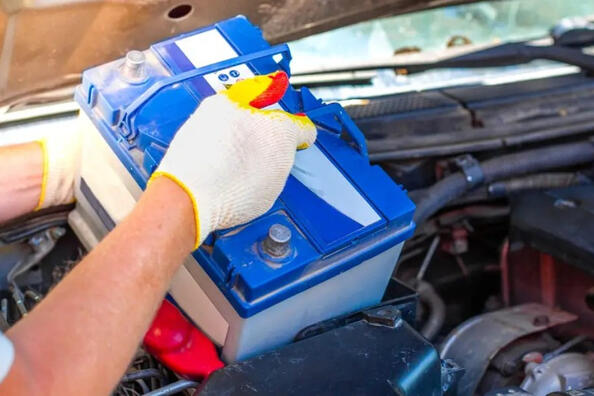 ¿Cómo quitar correctamente la batería del coche?