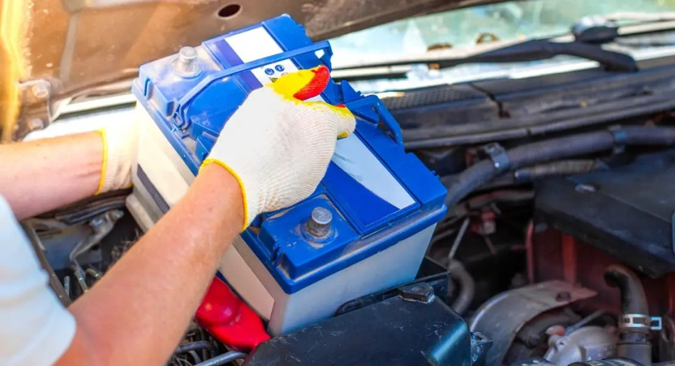 ¿Cómo quitar correctamente la batería del coche?