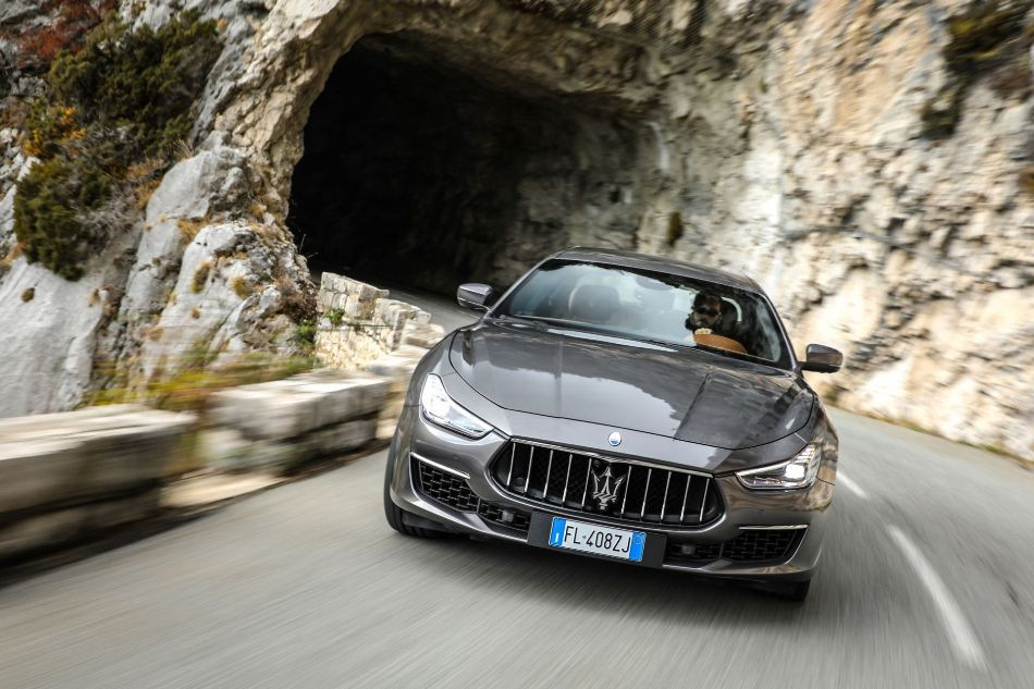 Revisión del sedán italiano de alto rendimiento Maserati Ghibli