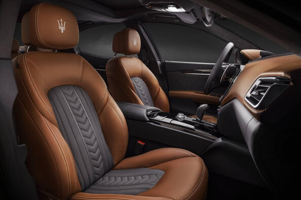 Revisión del sedán italiano de alto rendimiento Maserati Ghibli Foto 6