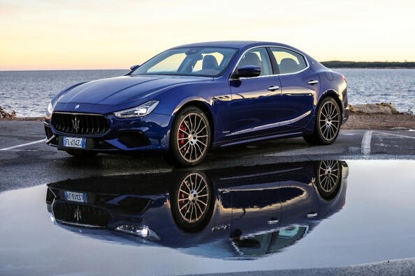 Revisión del sedán italiano de alto rendimiento Maserati Ghibli Foto 3