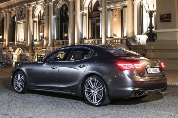 Revisión del sedán italiano de alto rendimiento Maserati Ghibli Foto 4