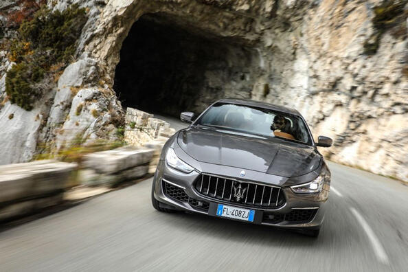 Revisión del sedán italiano de alto rendimiento Maserati Ghibli