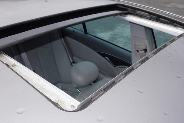 ¿Qué hacer si la trampilla del coche tiene fugas?