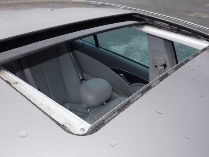 ¿Qué hacer si la trampilla del coche tiene fugas?
