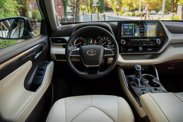 Revisión de la generación Toyota Highlander IV: un crossover familiar confiable Foto 4