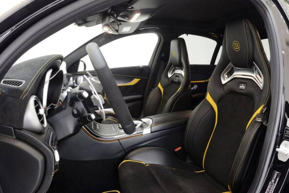 Tuning del interior del coche: asientos, volante, tapizados