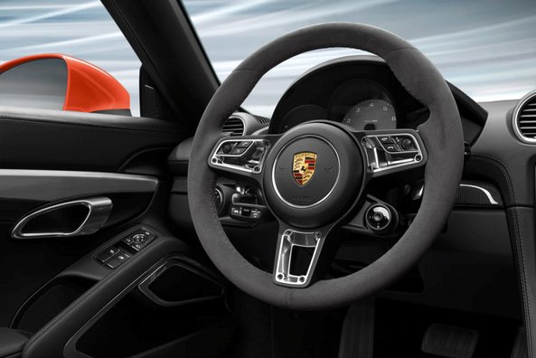 ¿Qué material es mejor elegir para la correa del volante de un coche?
