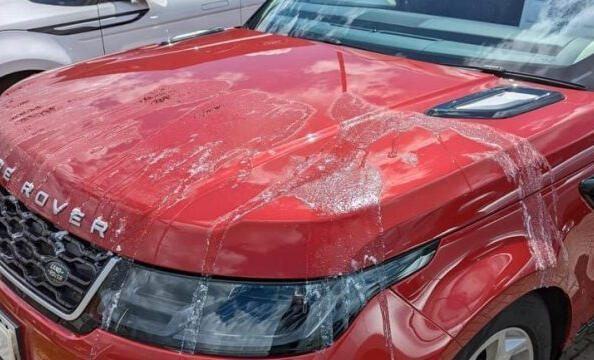 ¿Qué hacer si el coche está cubierto de pintura o ácido?