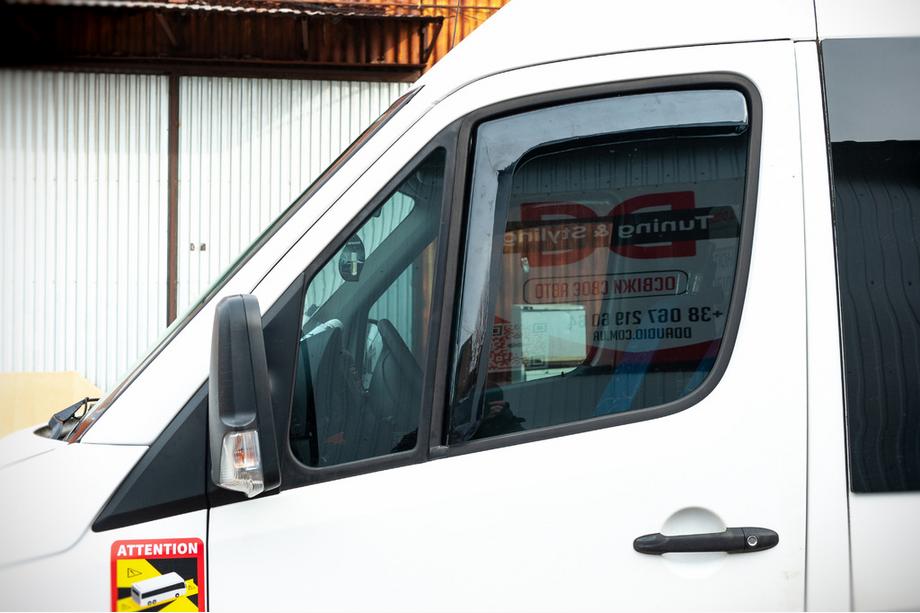 Mercedes Sprinter W906 2006–2018 Deflectores de ventana insertables (ahumados, 2 uds., Cagatay) Foto 2