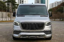 Mercedes Sprinter W907/W910 2018- Parachoques delantero con parrilla (Maybach) foto 1